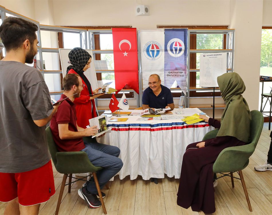 GAÜN’DE TERCİH DÖNEMİ İÇİN TANITIM BÜROSU KURULDU