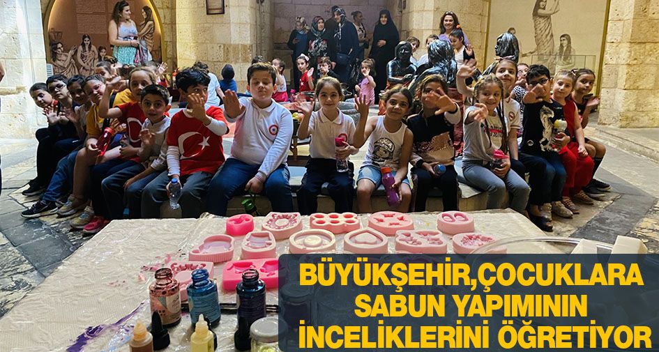 BÜYÜKŞEHİR, ÇOCUKLARA SABUN YAPIMININ İNCELİKLERİNİ ÖĞRETİYOR