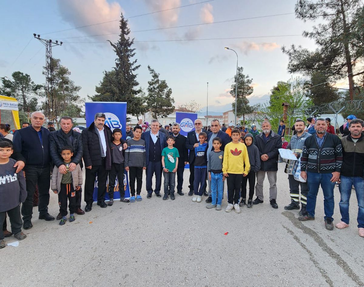 GAZİANTEPLİ HALICILAR DEPREMZEDELERLE İFTARDA BULUŞTU