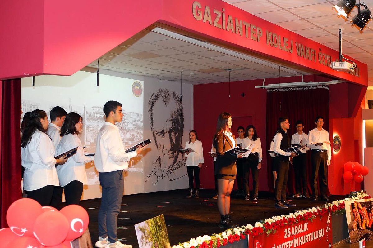 GAZİANTEP KOLEJ VAKFI’NDA 25 ARALIK COŞKUSU