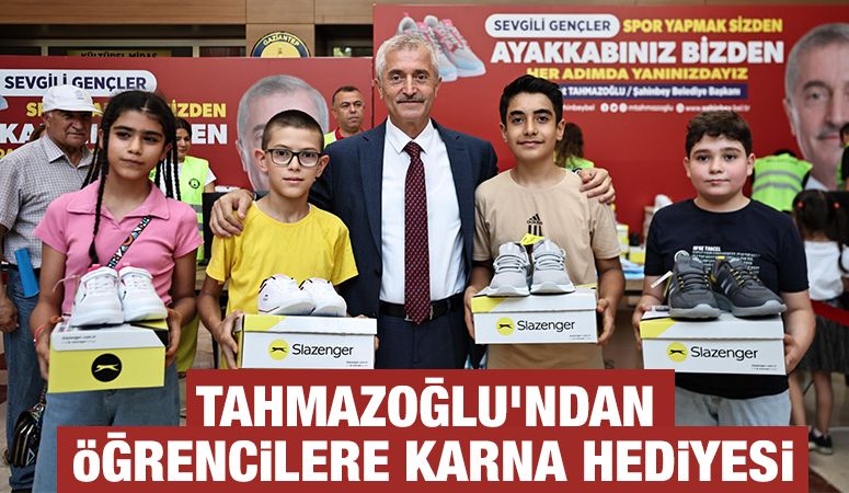 TAHMAZOĞLU'NDAN ÖĞRENCİLERE KARNA HEDİYESİ