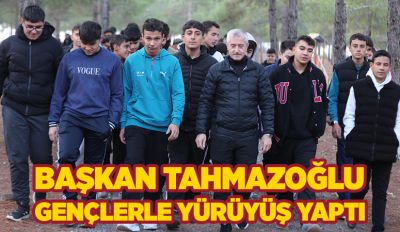 BAŞKAN TAHMAZOĞLU GENÇLERLE YÜRÜYÜŞ YAPTI